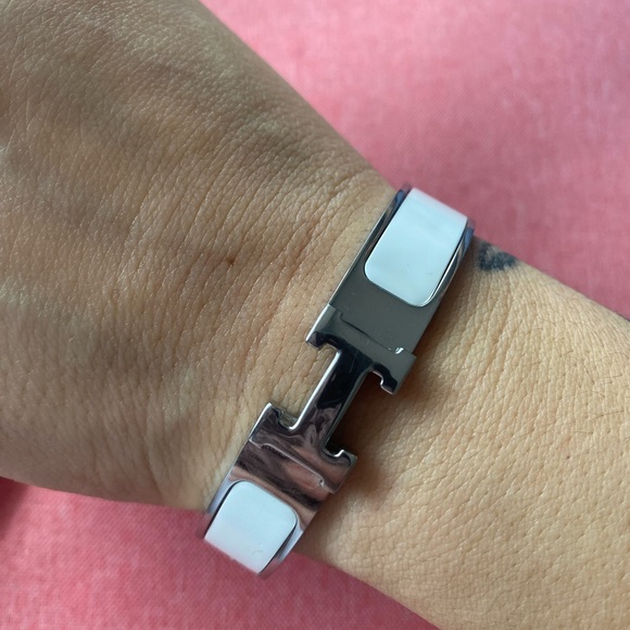Hermes White Bracelet with Sleek Design and Metal Clasp - Picture 11 of 15